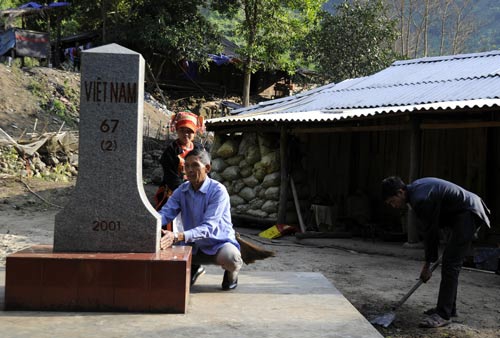 "Cột mốc sống" giữ biên cương