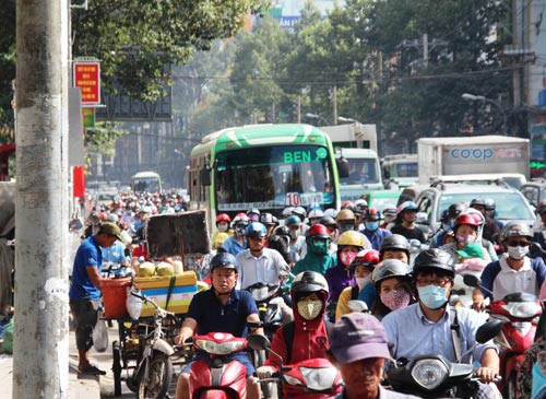 Thu phí ô tô vào trung tâm TP HCM: Khó giảm ùn tắc!