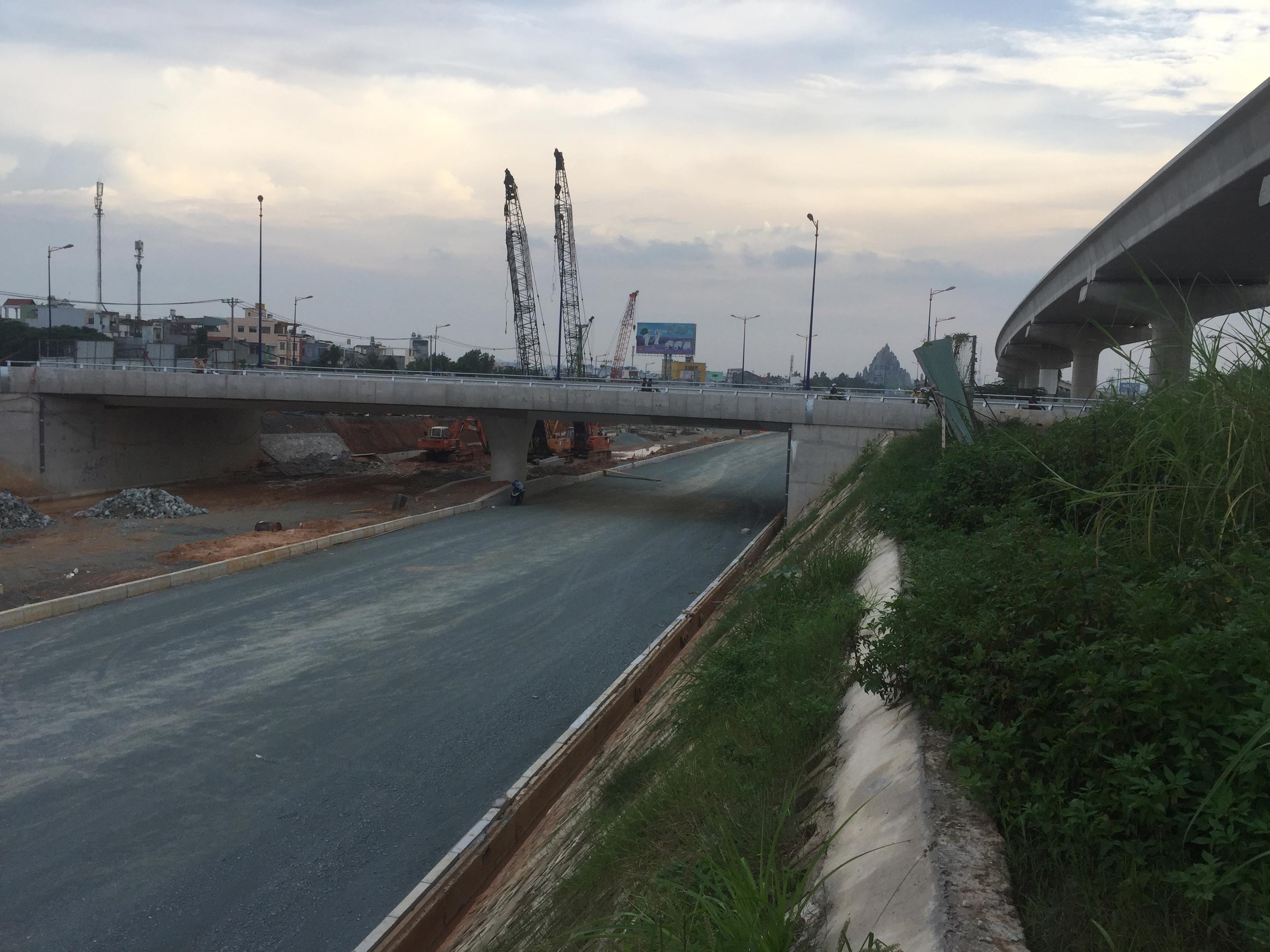 X&acirc;y hầm chui chống kẹt xe - Ảnh 1.