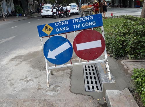 Lắp hố ga ngăn mùi trong hẻm
