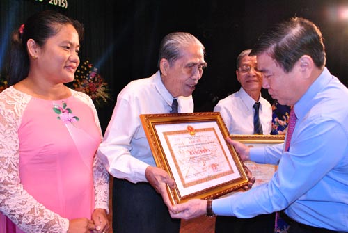 Không chạy theo thành tích