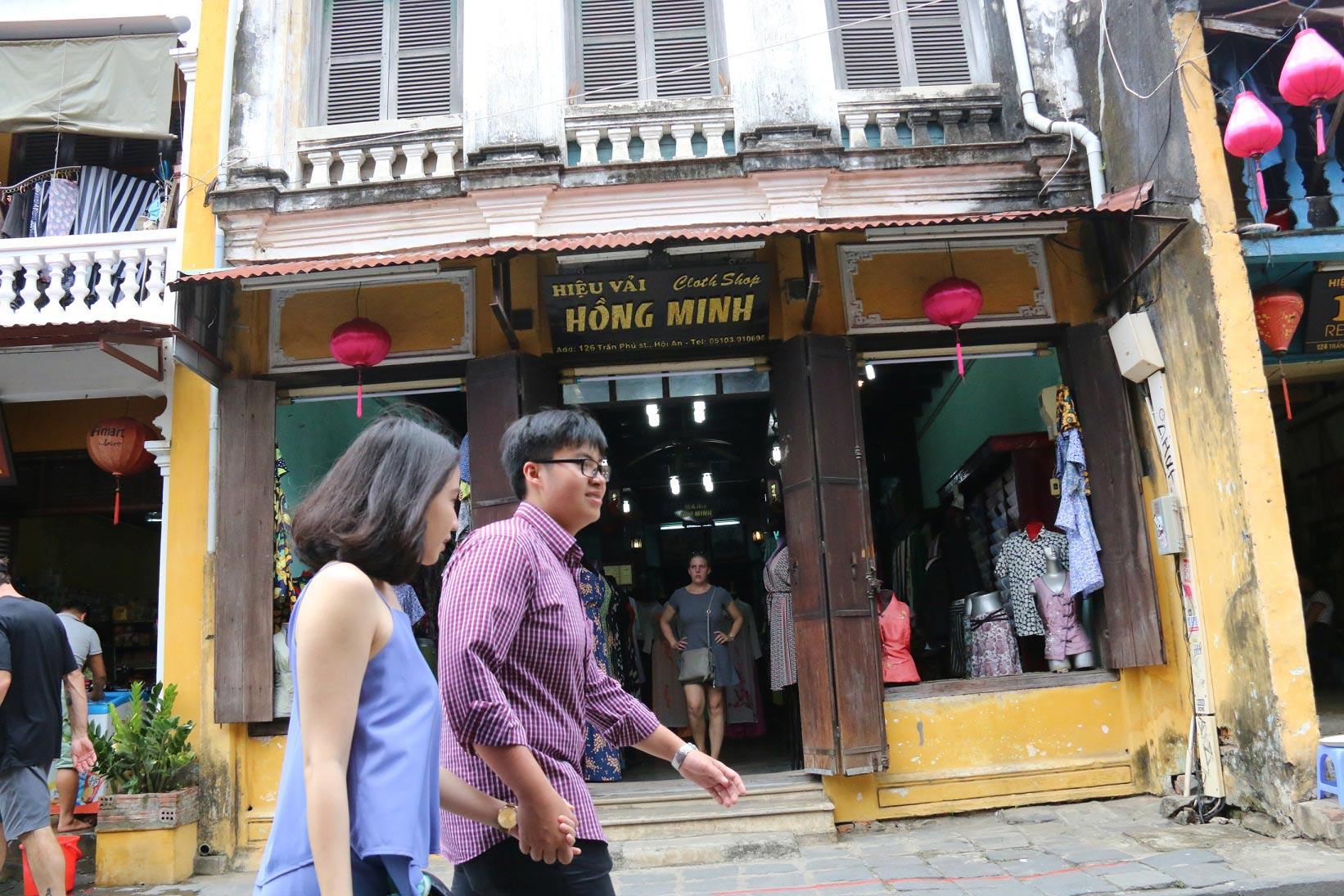 Nh&agrave; thờ tộc Tạ tr&ecirc;n đường Trần Ph&uacute; đang được tận dụng l&agrave;m hiệu vải