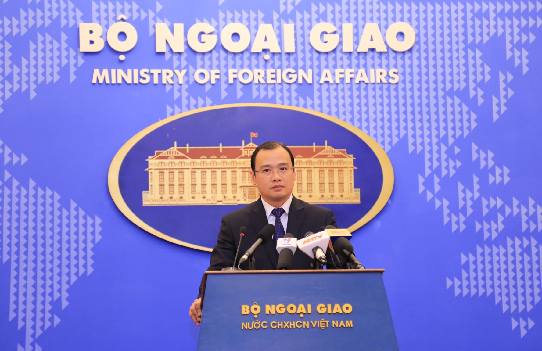 Lần cuối chủ trì cuộc họp báo thường kỳ trên cương vị Người Phát ngôn Bộ Ngoại giao Việt Nam, ông Lê Hải Bình tiếp tục đưa ra quan điểm thẳng thắn của Việt Nam về tình hình biển Đông hiện nay