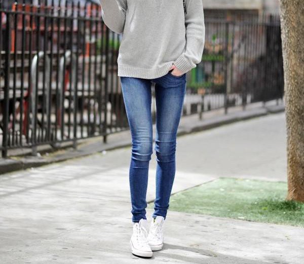 TP HCM không cấm công chức mặc quần jeans, áo thun đi làm