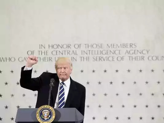 Ông Trump bất ngờ ủng hộ tình báo Mỹ