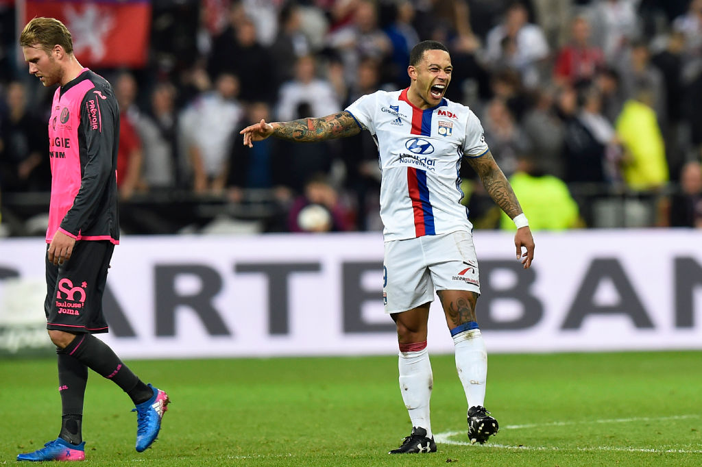 Depay ghi siêu phẩm, Mourinho có tiếc?