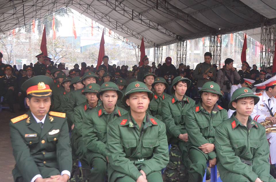 
Đặc biệt hơn 1.000 c&ocirc;ng d&acirc;n đ&atilde; xung phong viết đơn t&igrave;nh nguyện nhập ngũ
