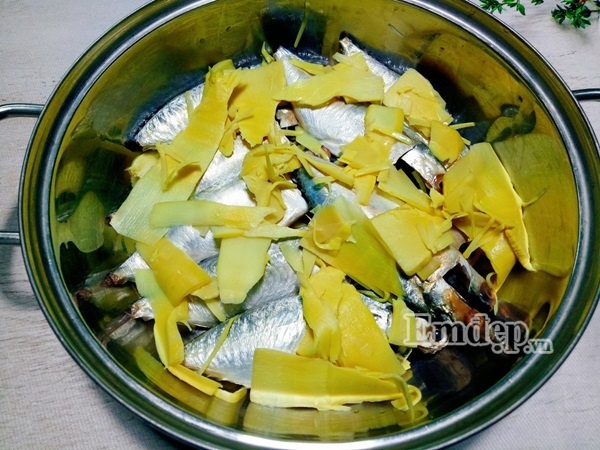 Trời mưa ăn cá nục kho măng đậm đà, cả nhà ngon cơm - Ảnh 7.