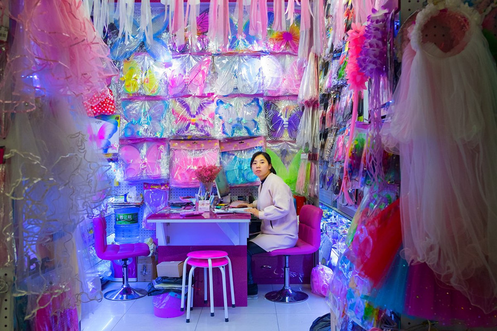 Khu chợ b&aacute;n đồ Made in China lớn nhất thế giới - Ảnh 7.