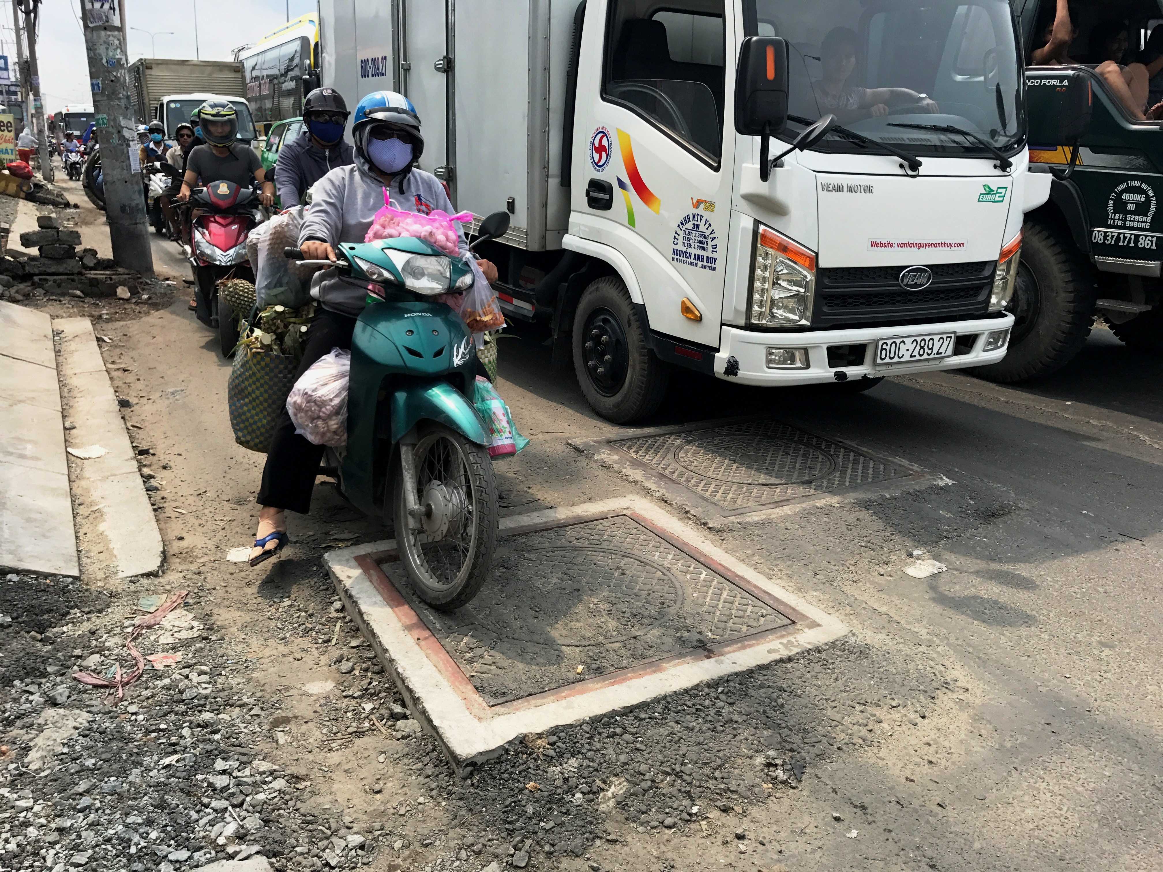 Thi c&ocirc;ng Quốc lộ 1 bầy hầy, nhiều nh&agrave; thầu bị xử phạt - Ảnh 8.