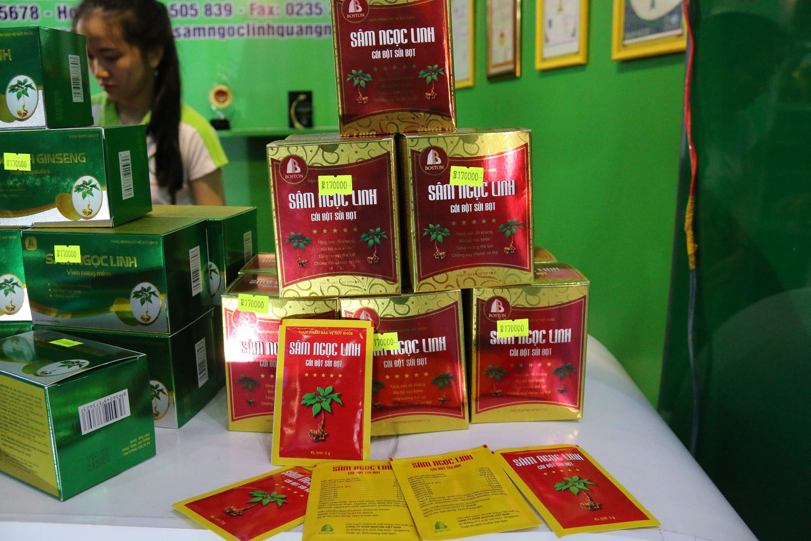 Sâm Ngọc Linh gần 100 triệu/kg vẫn đắt như tôm tươi - Ảnh 9.