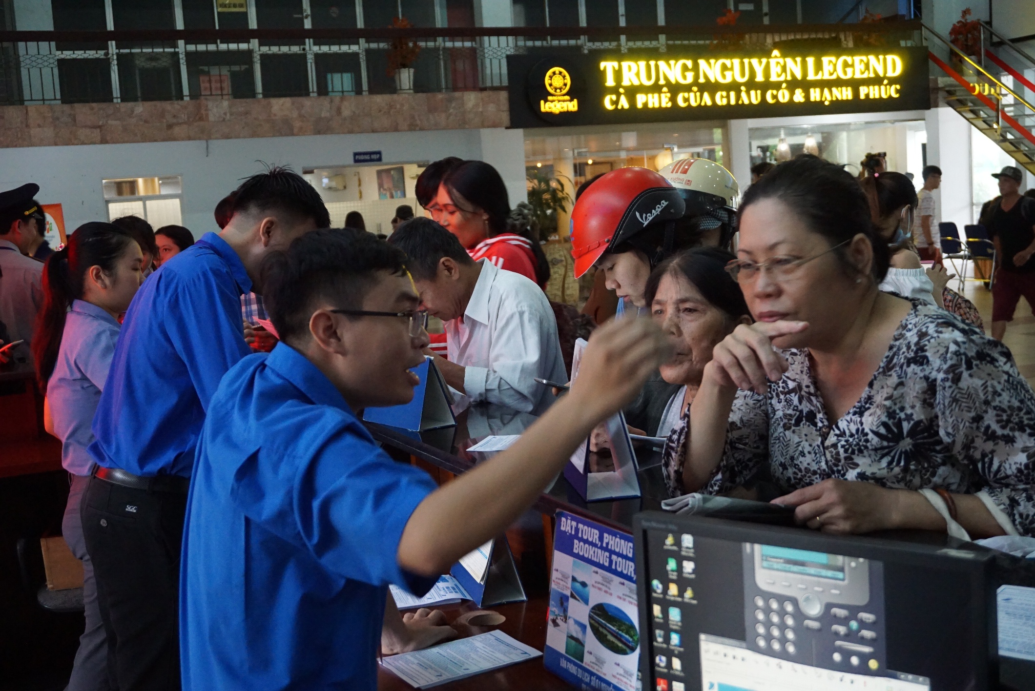 Hơn 50.000 v&eacute; t&agrave;u Tết đặt th&agrave;nh c&ocirc;ng qua mạng sau 2 giờ mở b&aacute;n - Ảnh 1.