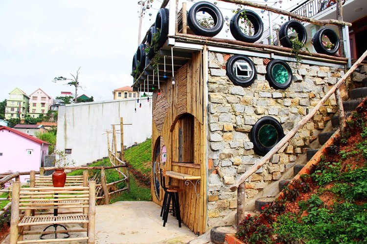 Những ngôi nhà đẹp như cổ tích giữa sương mù Đà Lạt