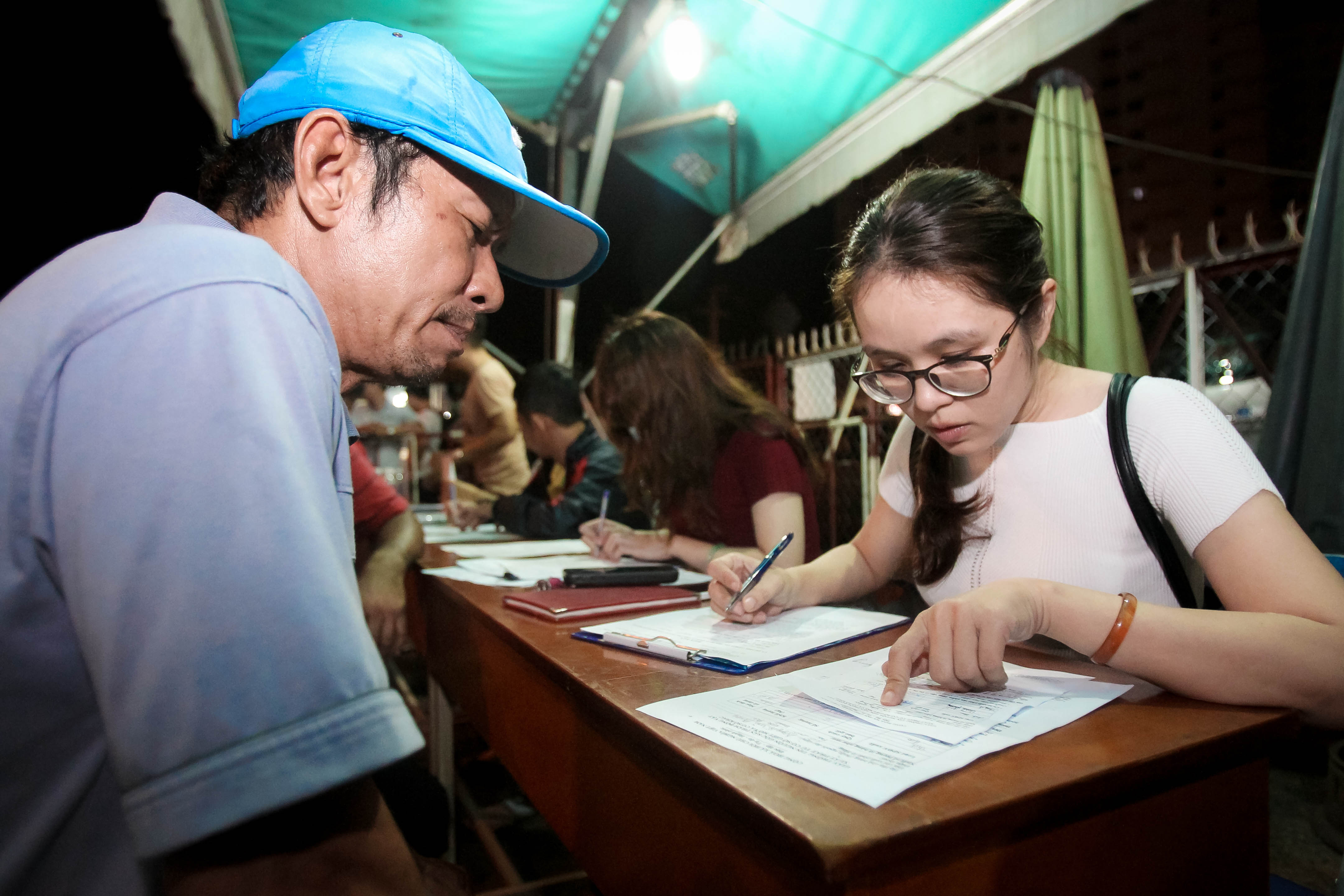 TP HCM: Thịt heo kh&ocirc;ng r&otilde; nguồn gốc đầy chợ đầu mối! - Ảnh 3.