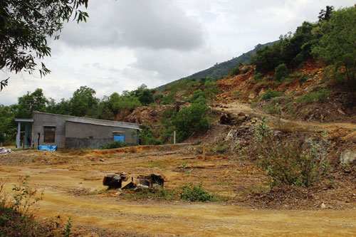 “Xẻ thịt” đồi núi Nha Trang