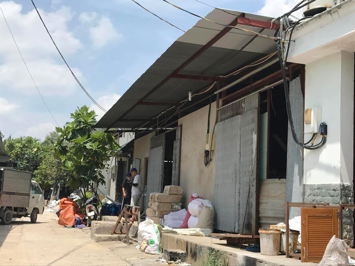 Chịu hết nổi mùi hôi, tiếng ồn