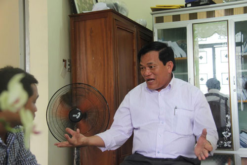 Cả nhà cùng làm quan xã