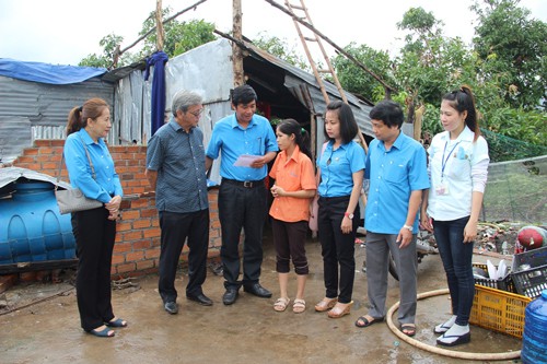 Lũ lên, nhiều nơi ở miền Trung lại bị chia cắt