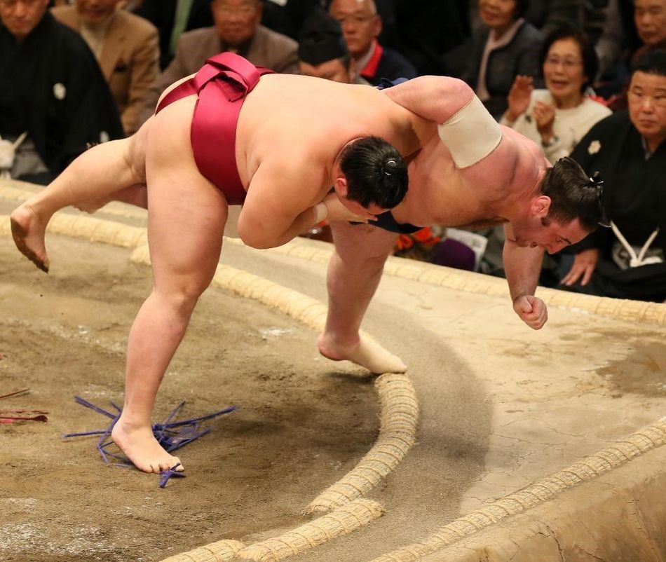 Xem pha hạ knock-out nhanh nhất lịch sử võ sumo