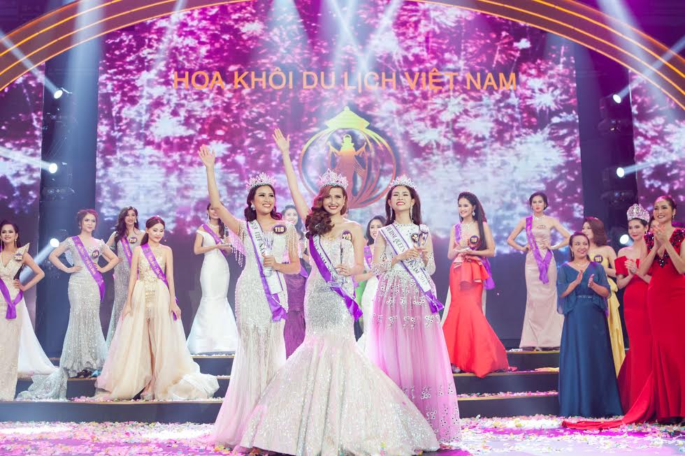 
Vừa đăng quang chưa được một ng&agrave;y đ&atilde; lo lắng v&igrave; khả năng thu hồi giải thưởng
