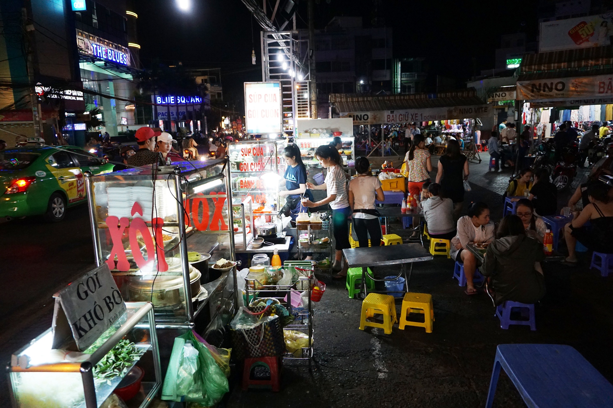 
Khu vực n&agrave;y được sắp xếp chỗ kinh doanh rộng r&atilde;i v&agrave; kh&aacute; trật tự
