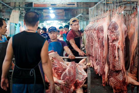 Chợ đầu mối "vỡ trận", vì sao?