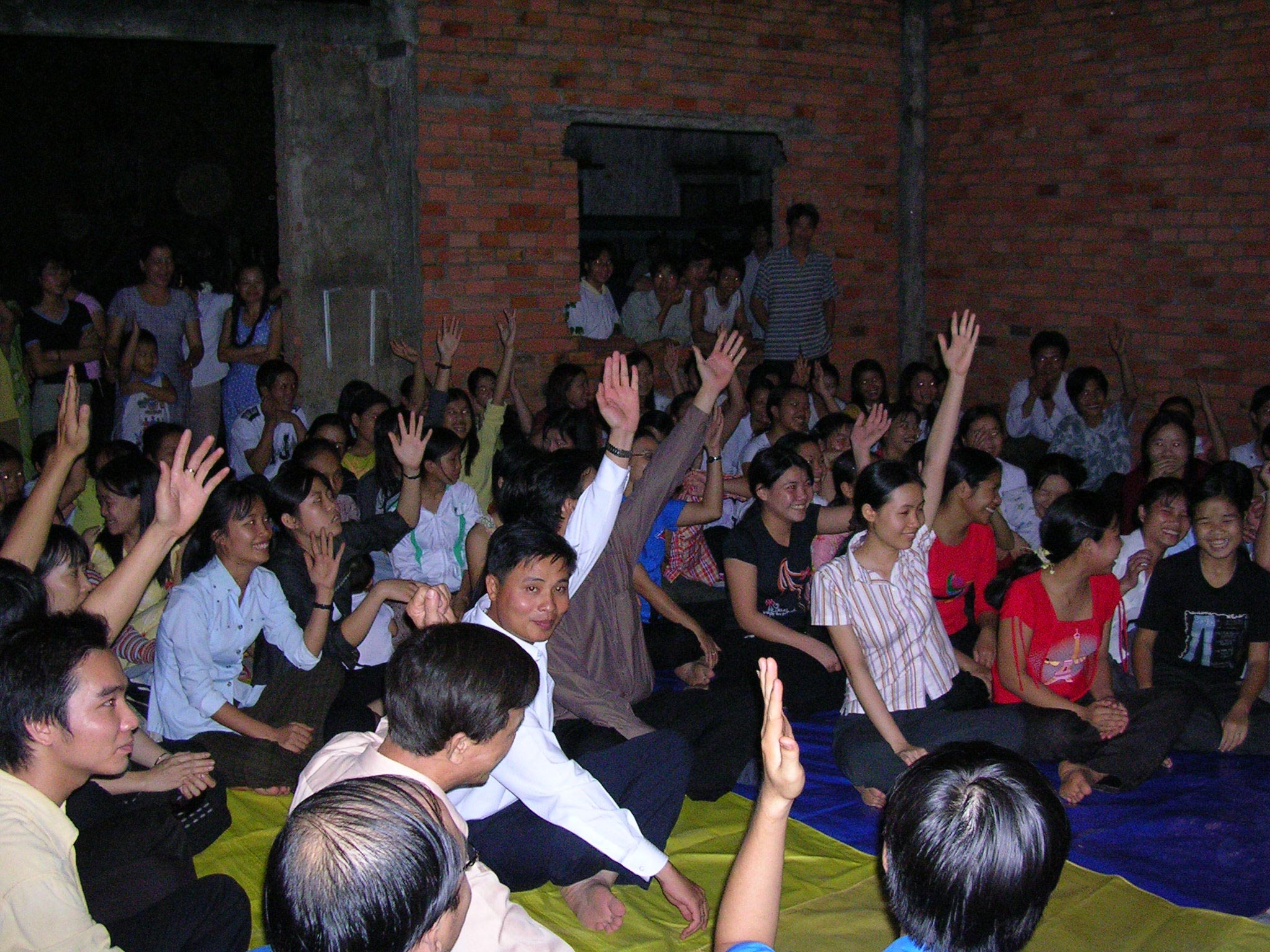 Công nhân nhà trọ rất cần các chương trình vui chơi sinh hoạt sau giờ làm