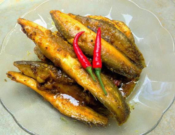 Cá chạch kho nghệ vàng ươm