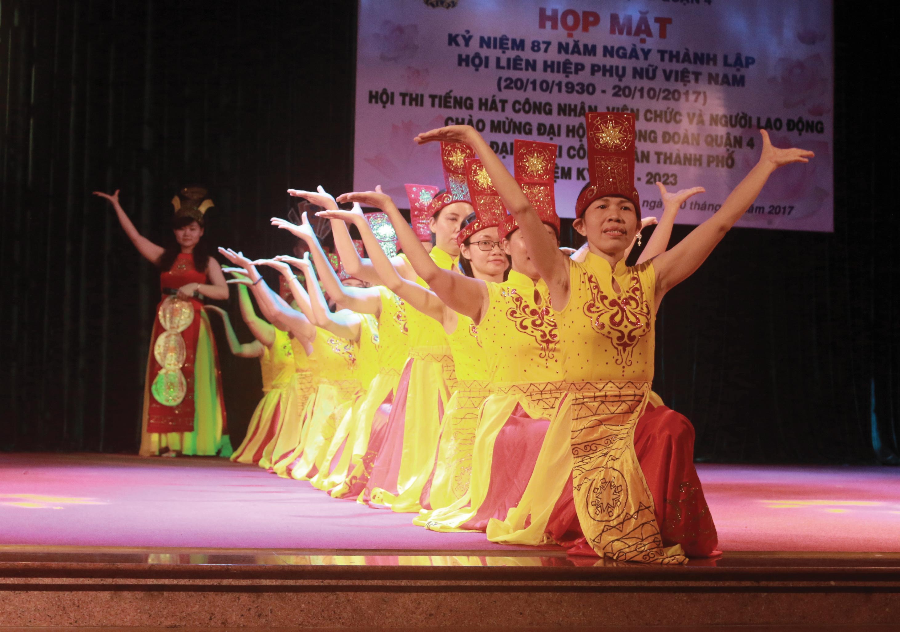 Nhiều hoạt động chăm lo cho lao động nữ