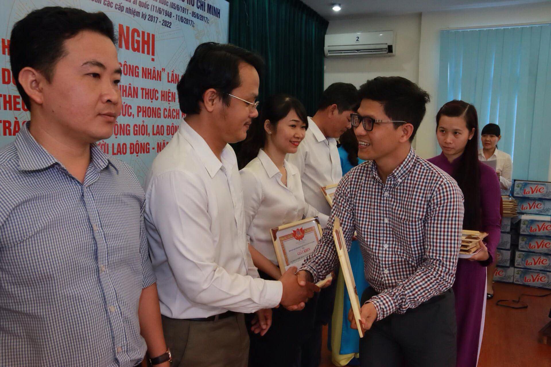 Gắn thi đua với n&acirc;ng cao hiệu quả c&ocirc;ng việc - Ảnh 1.