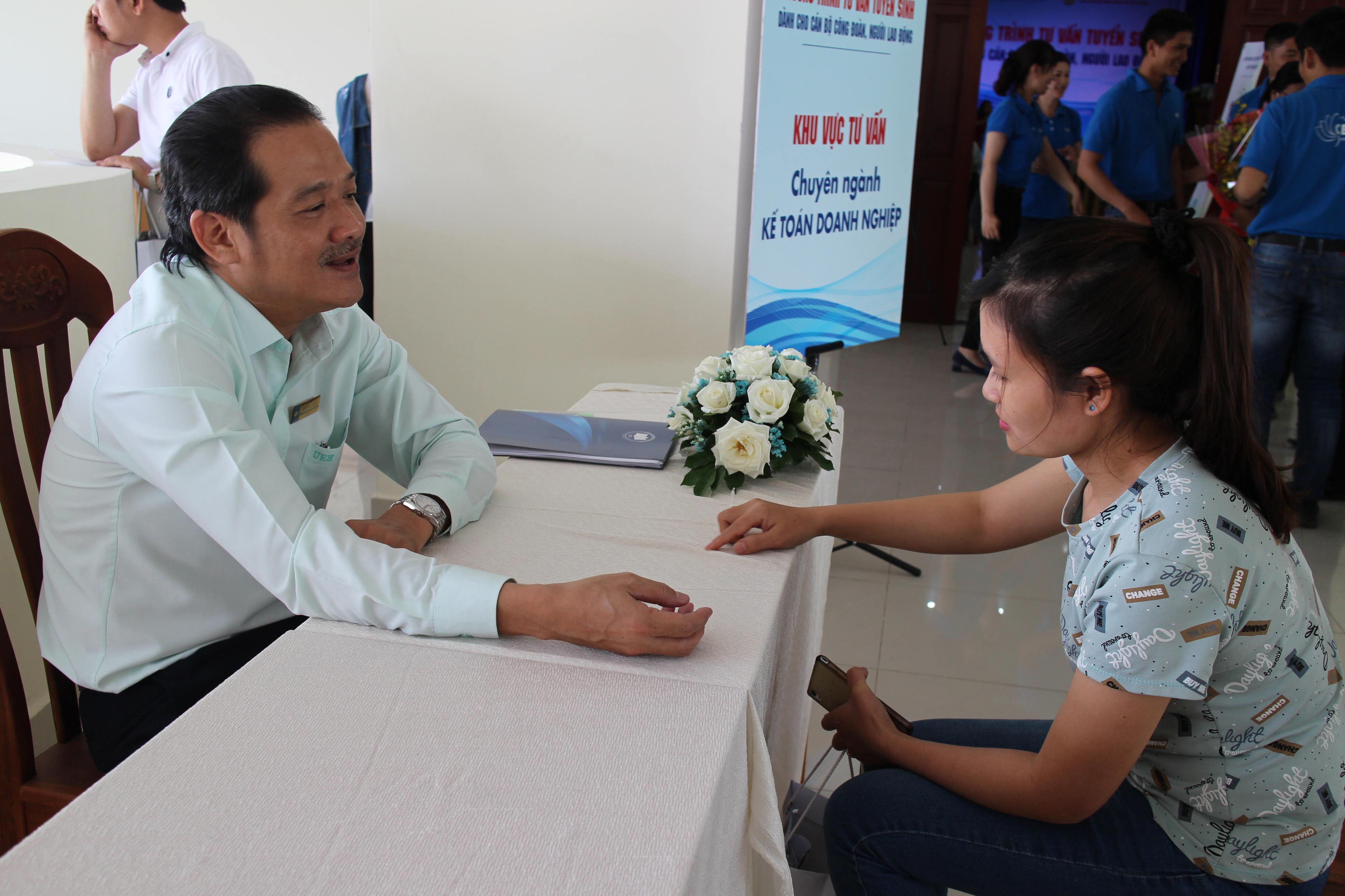 Tuyển sinh đại học trong công nhân