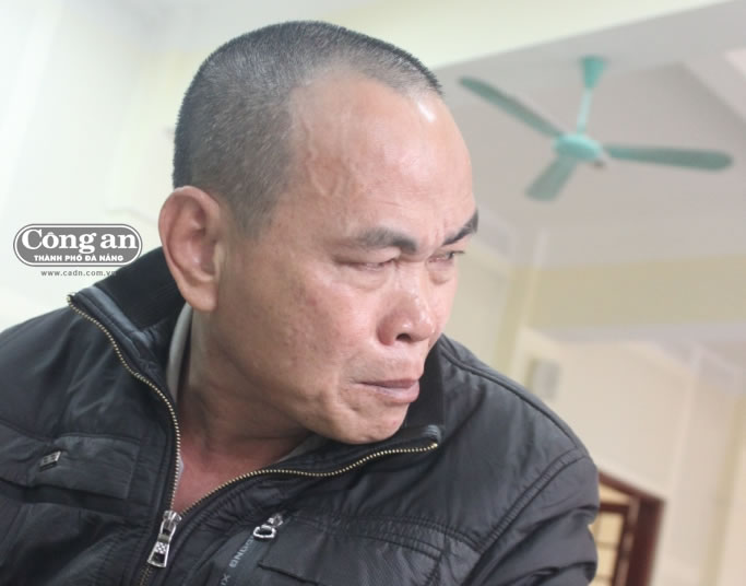 Nước mắt của người cha lạc lối