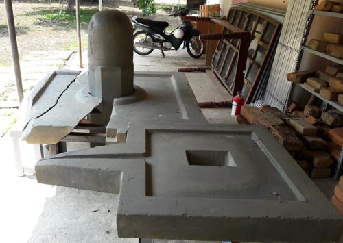 Những bộ Linga - Yoni kh&ocirc;ng c&ograve;n nguy&ecirc;n vẹn do thời gian, qu&aacute; tr&igrave;nh khai quật v&agrave; cả sự x&acirc;m hại của con người