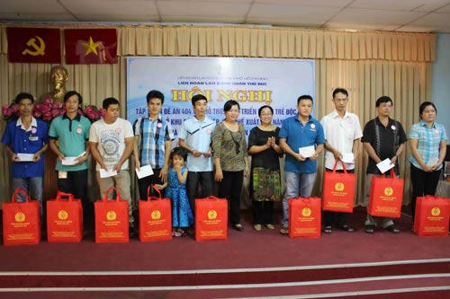 Tưng bừng ngày hội gia đình công nhân dệt may TP HCM