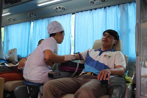 500 nhân viên tham gia hiến máu nhân đạo