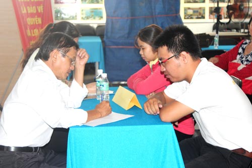 Tư vấn pháp luật miễn phí cho công nhân - Ảnh 1.