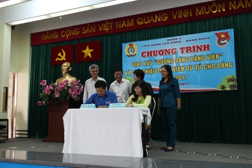 Ký kết liên tịch giữa hai đoàn thể về hợp tác chăm lo cho người lao động