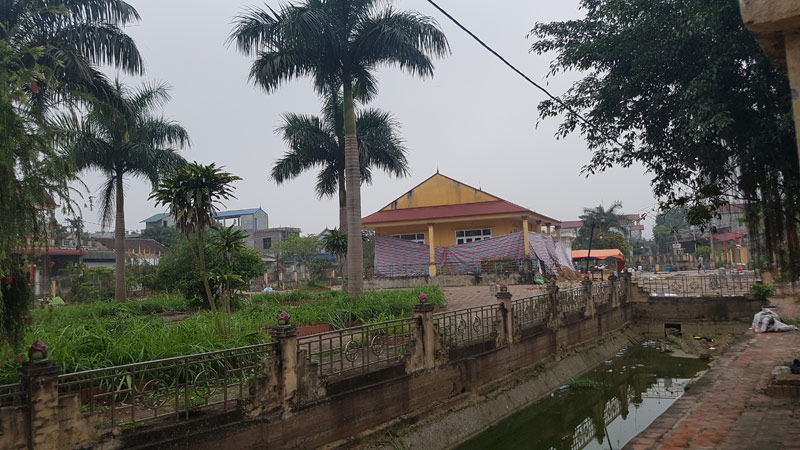 Nhà văn hóa thôn Hoành nơi các cán bộ chiến sĩ bị người dân xã Đồng Tâm lưu giữ - Ảnh: V. Duẩn
