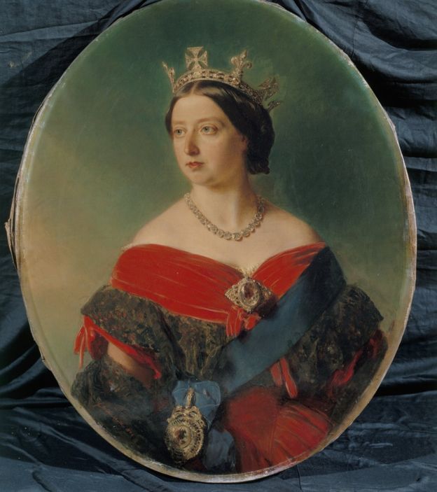 Viên Koh-i-Noor trên hoa cài áo của nữ hoàng Victoria. Ảnh: Bridgeman Images