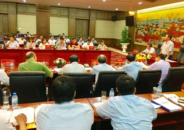 Chủ tịch Hải Phòng đối thoại với doanh nghiệp nợ phí hạ tầng cảng biển