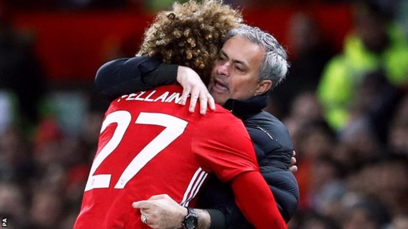 Fellaini được M.U gia hạn hợp đồng