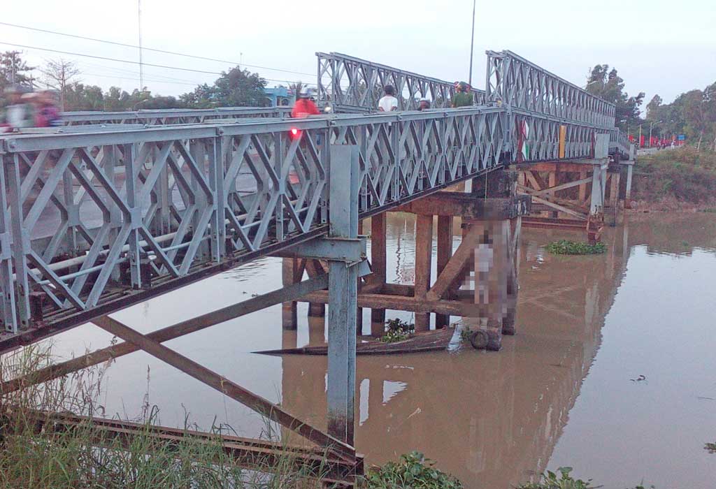 Dậy đi tập thể dục, người đàn ông ra cầu treo cổ