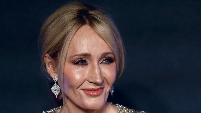 "Mẹ đẻ" Harry Potter chống đe dọa đốt sách