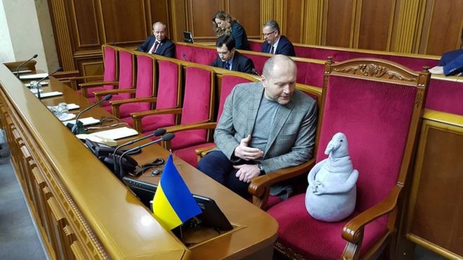 Đằng sau chuyện thú nhồi bông đi họp quốc hội ở Ukraine