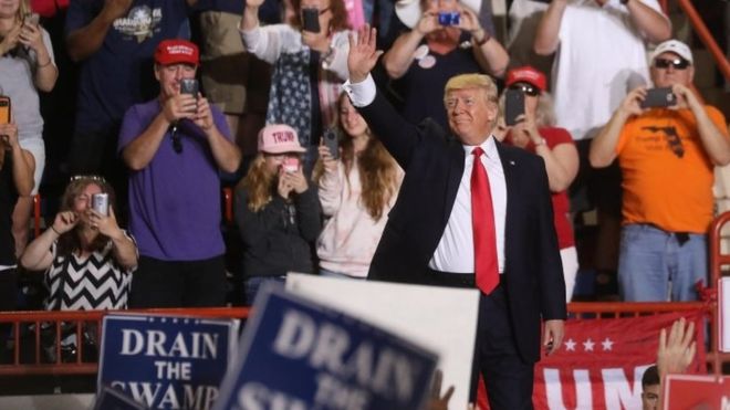 Mừng 100 ngày nhậm chức, Tổng thống Trump lại xỉa xói báo chí