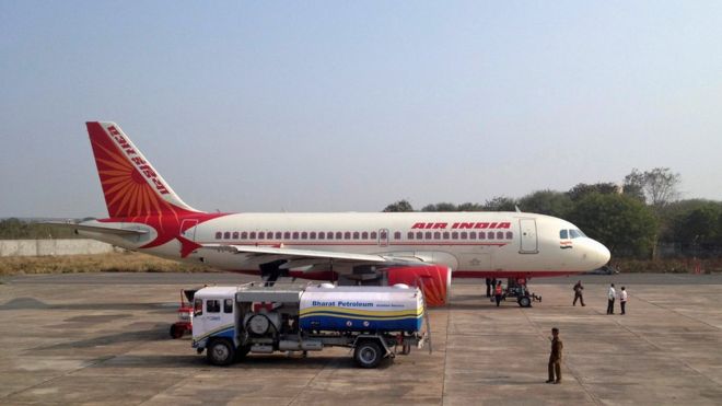 Nợ ngập đầu, Air India cho kh&aacute;ch phổ th&ocirc;ng ăn chay - Ảnh 1.