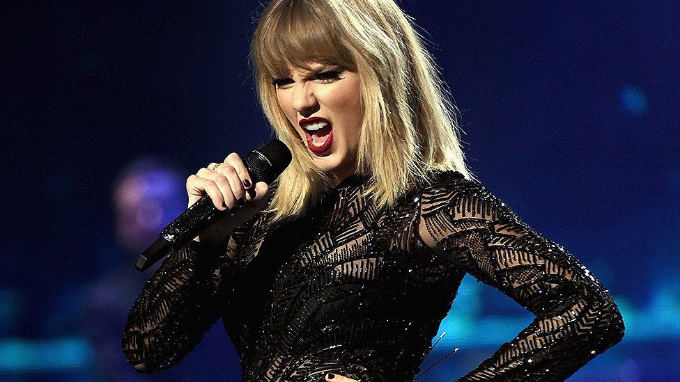 Taylor Swift giữa khen tặng và chỉ trích