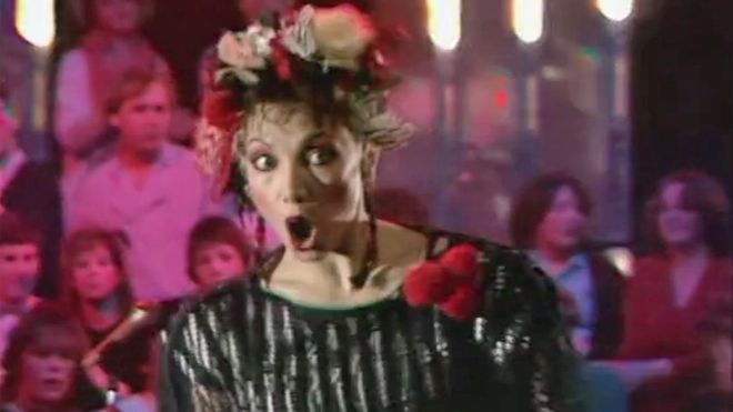 Ca sĩ Toni Basil kiện Disney vi phạm tác quyền