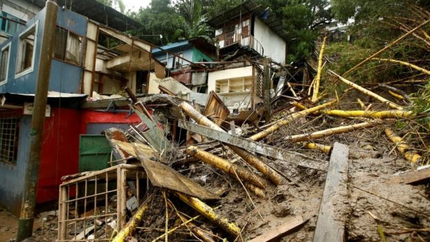 
Khoảng 5.000 người đang phải ngủ tạm trong những chỗ tr&uacute; ẩn. Ảnh: Reuters

