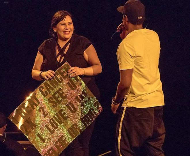 Rapper Jay-Z ngợi ca người phụ nữ đ&aacute;nh bại ung thư - Ảnh 1.